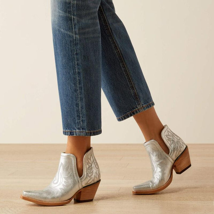 Ariat Ultra High Rise Tomboy Relaxed Jazmine Straight Leg Jeans